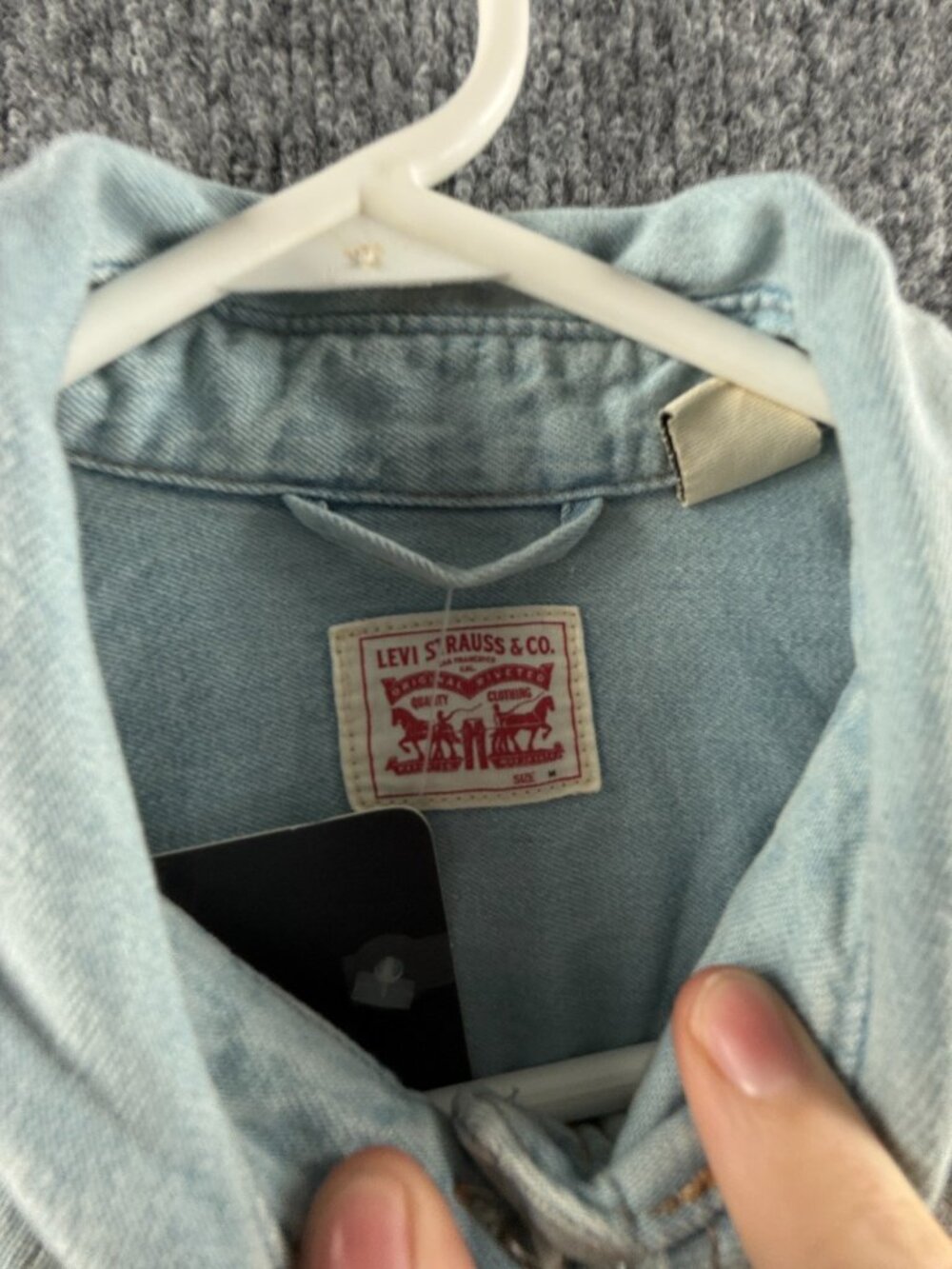 NWT Levi’s Pearl Snap Up Shirt Western Denim Pockets Lightweight Medium Blue - Picture 13 of 15
